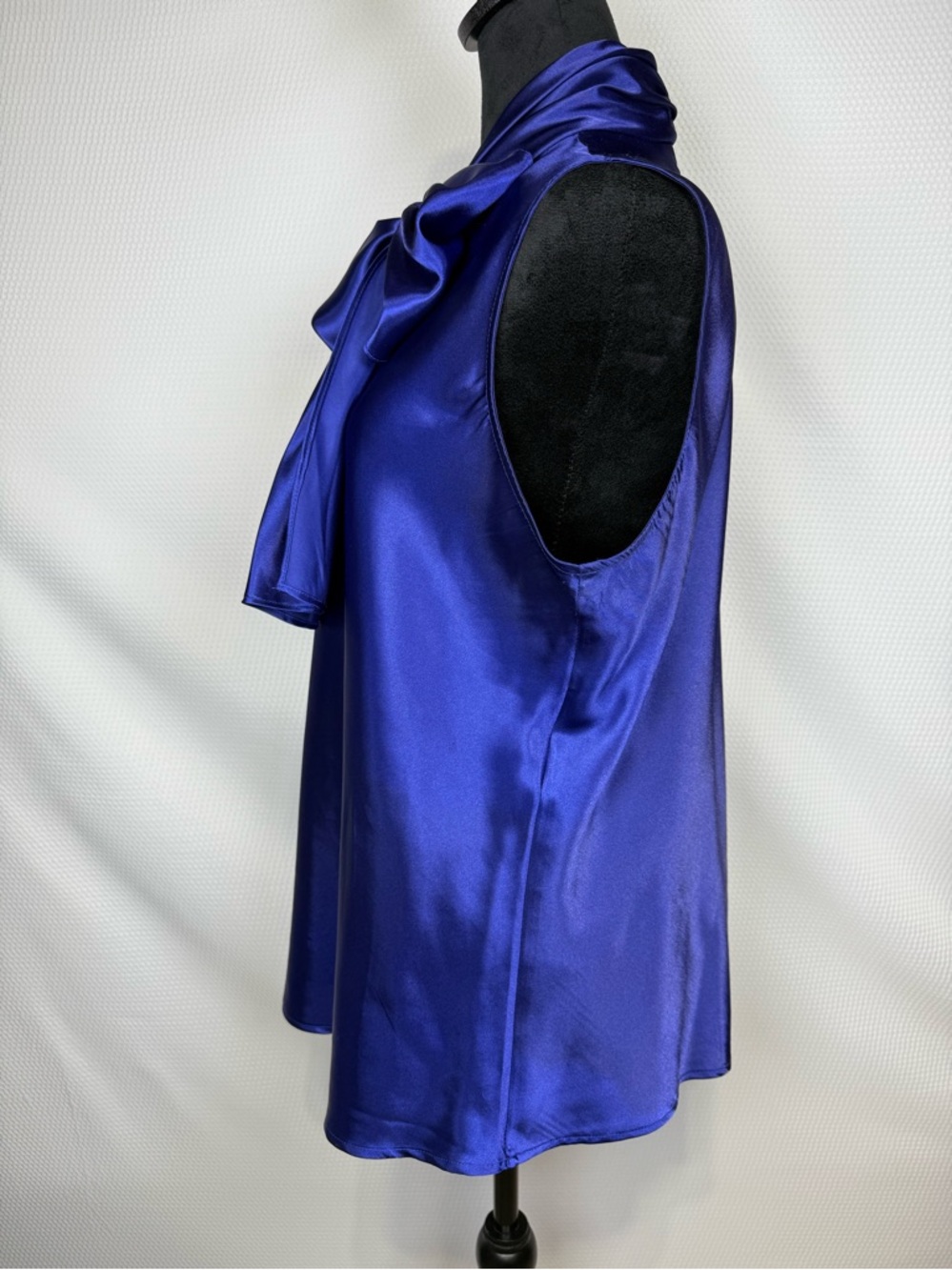 Black Label by Evan Picone XL Cobalt Blue Sleeveless Satin Tie Neck Blouse - Picture 2 of 11